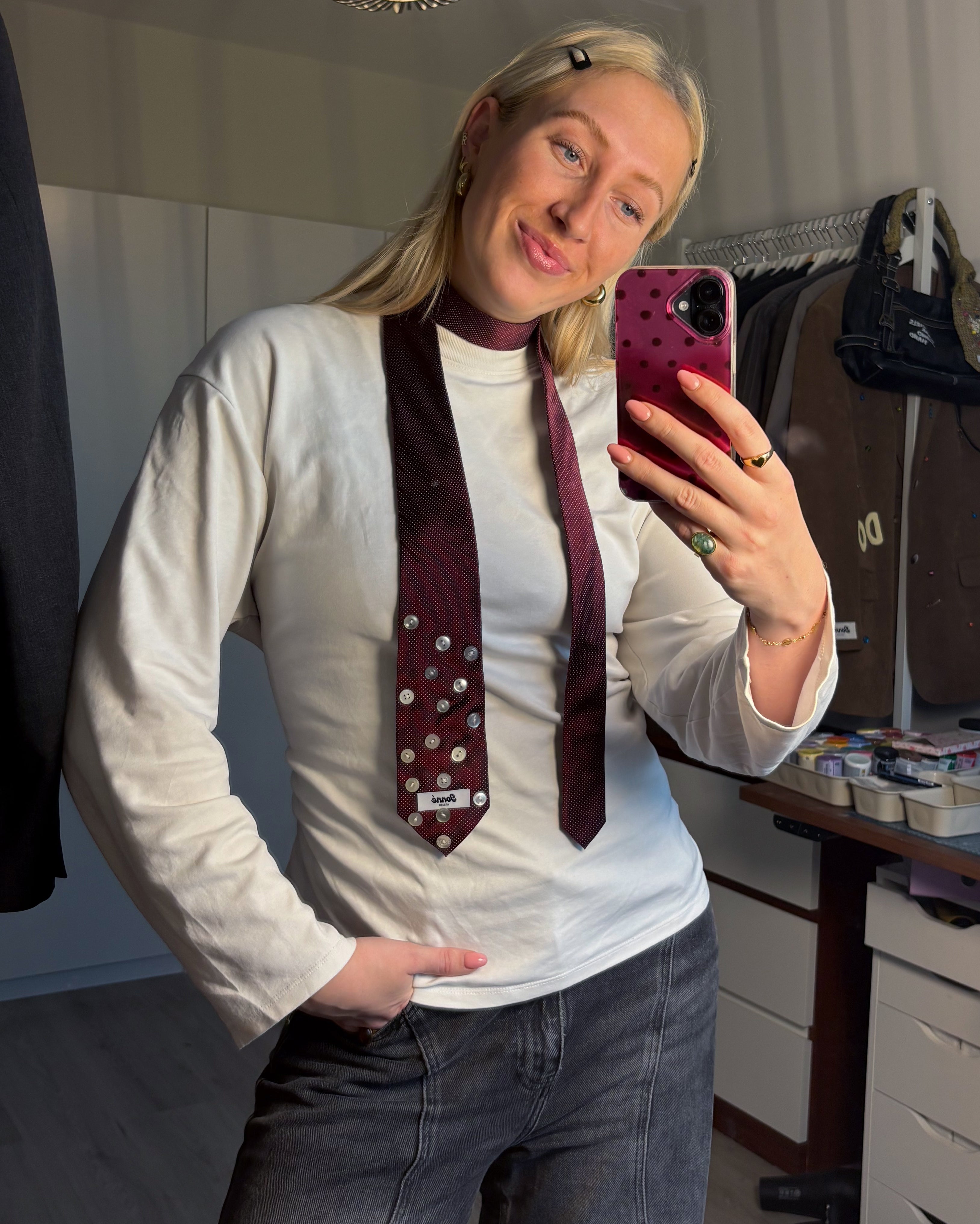 JONNÉ STROPDAS - BURGUNDY MET KNOOPJES