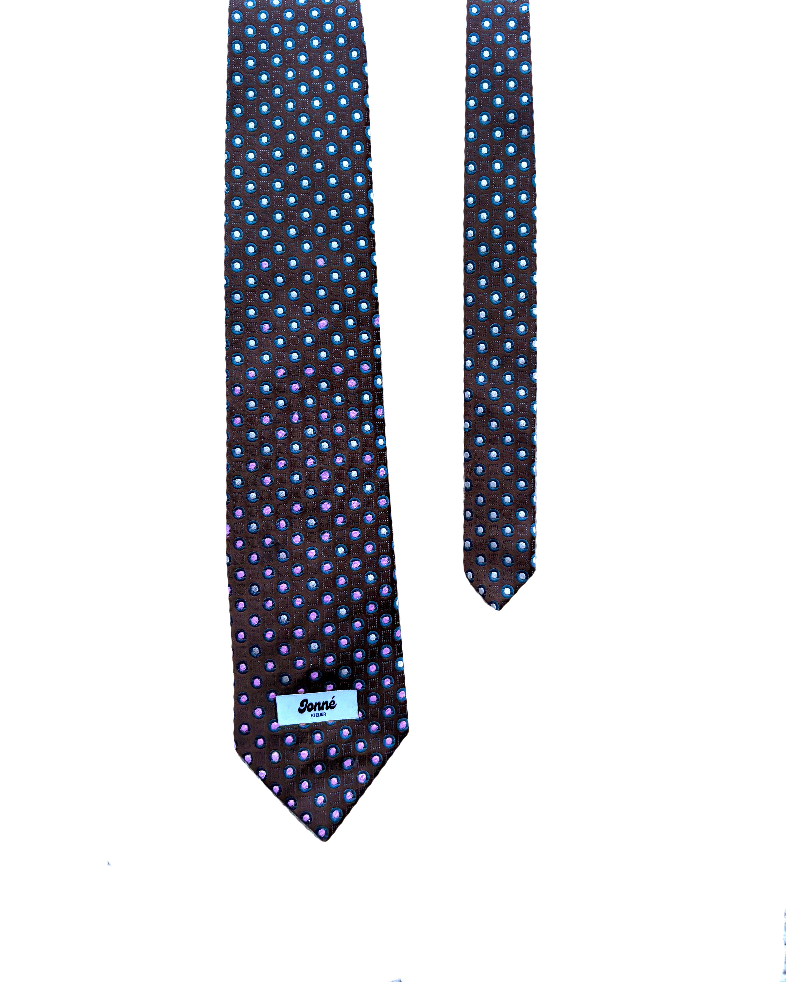 JONNÉ STROPDAS - BRUIN MET STIPPEN