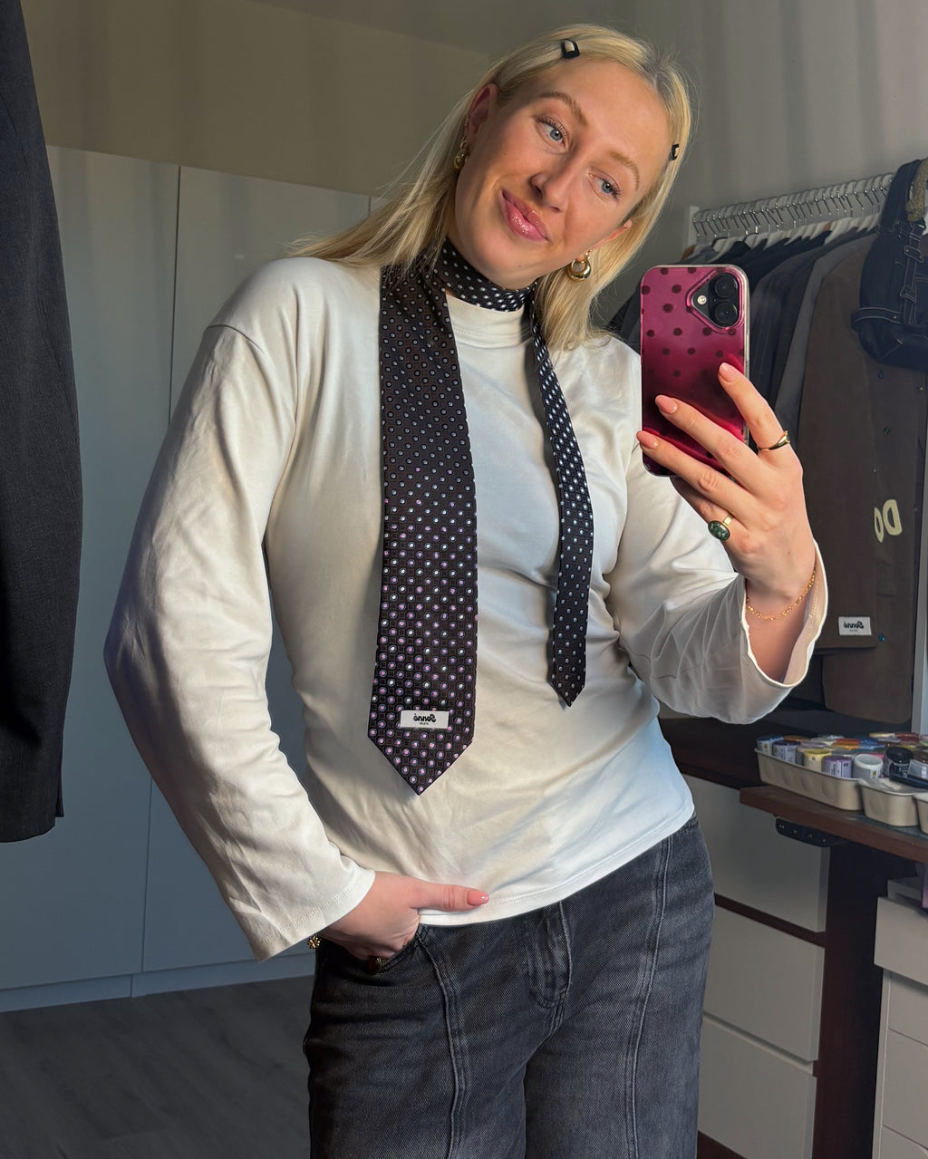 JONNÉ STROPDAS - BRUIN MET STIPPEN