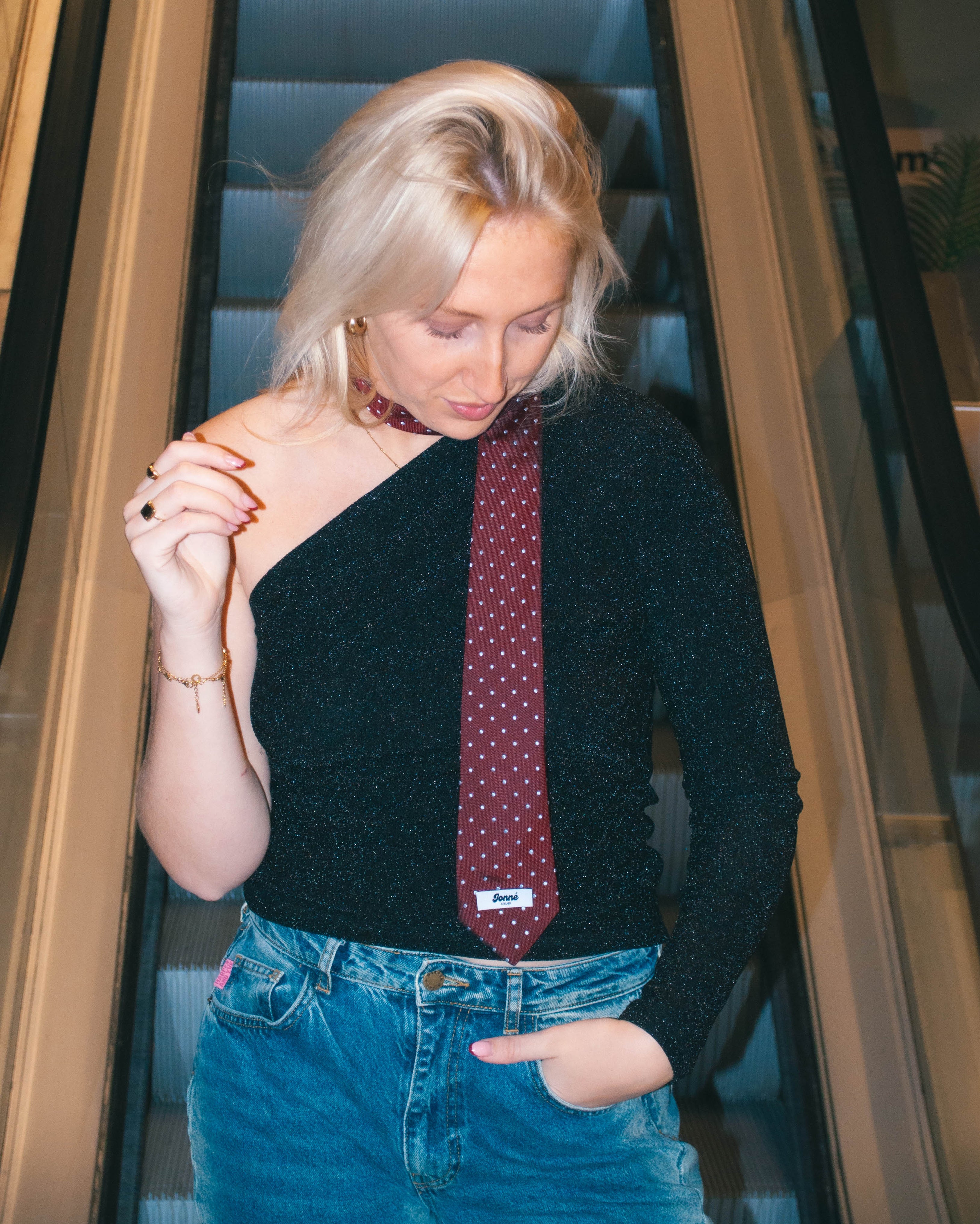 JONNÉ STROPDAS - BURGUNDY RED