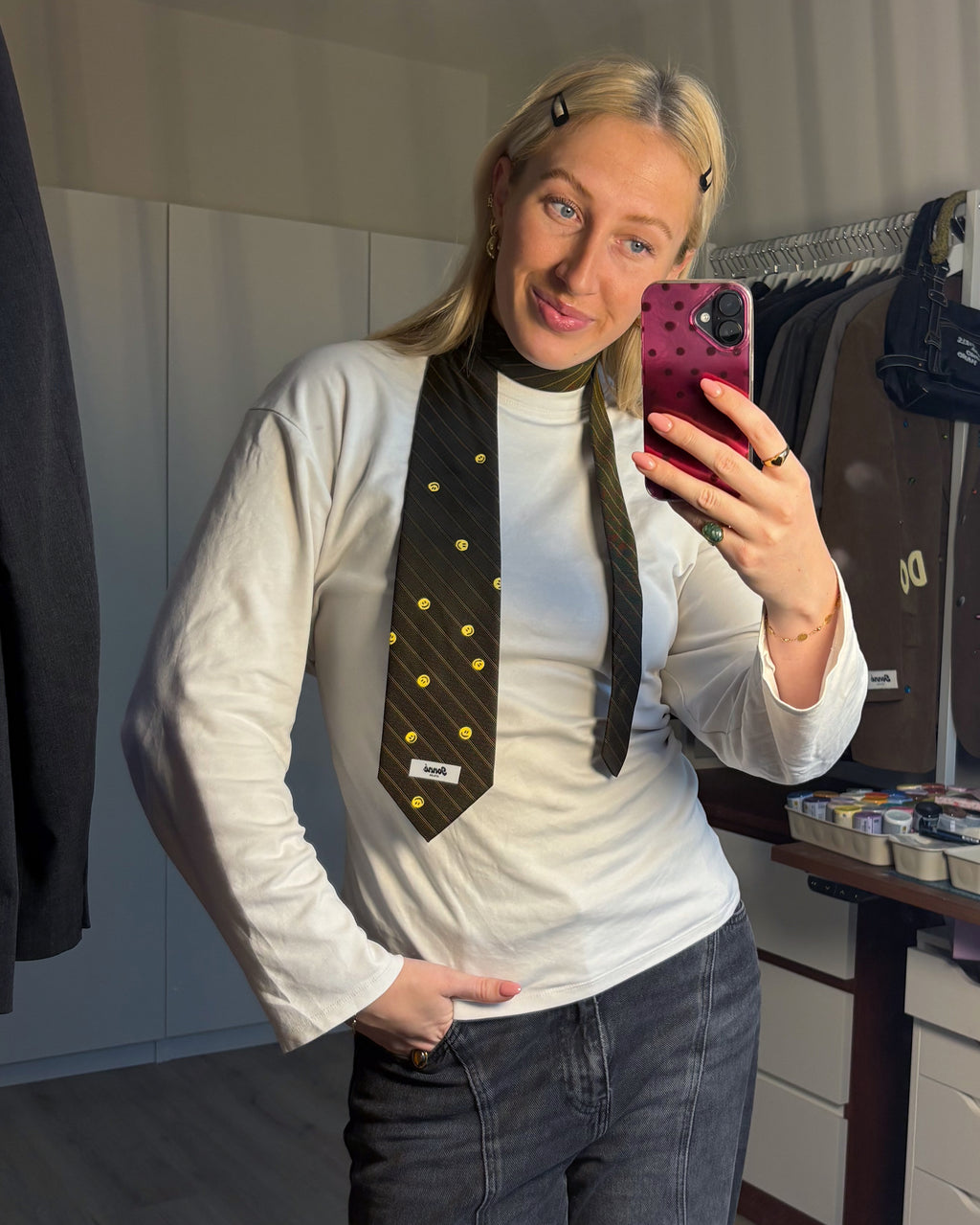 JONNÉ STROPDAS - BRUIN MET SMILEYS